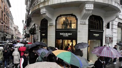 Yves Saint Laurent aprirà una boutique a Bari: la maison 